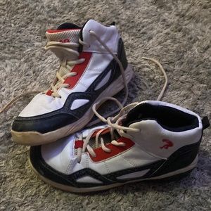 Shaq shoes  size boy 5